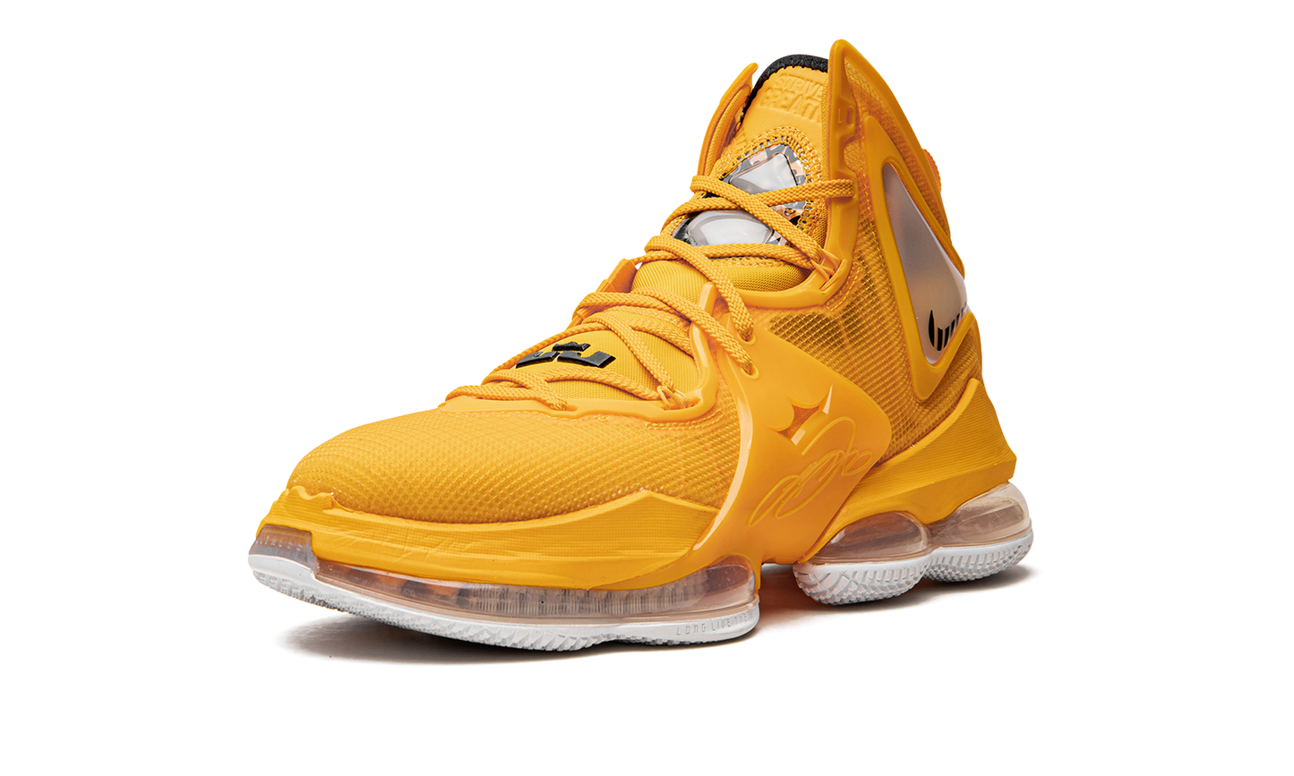 LeBron 19 "Hard Hat" CZ0203 700