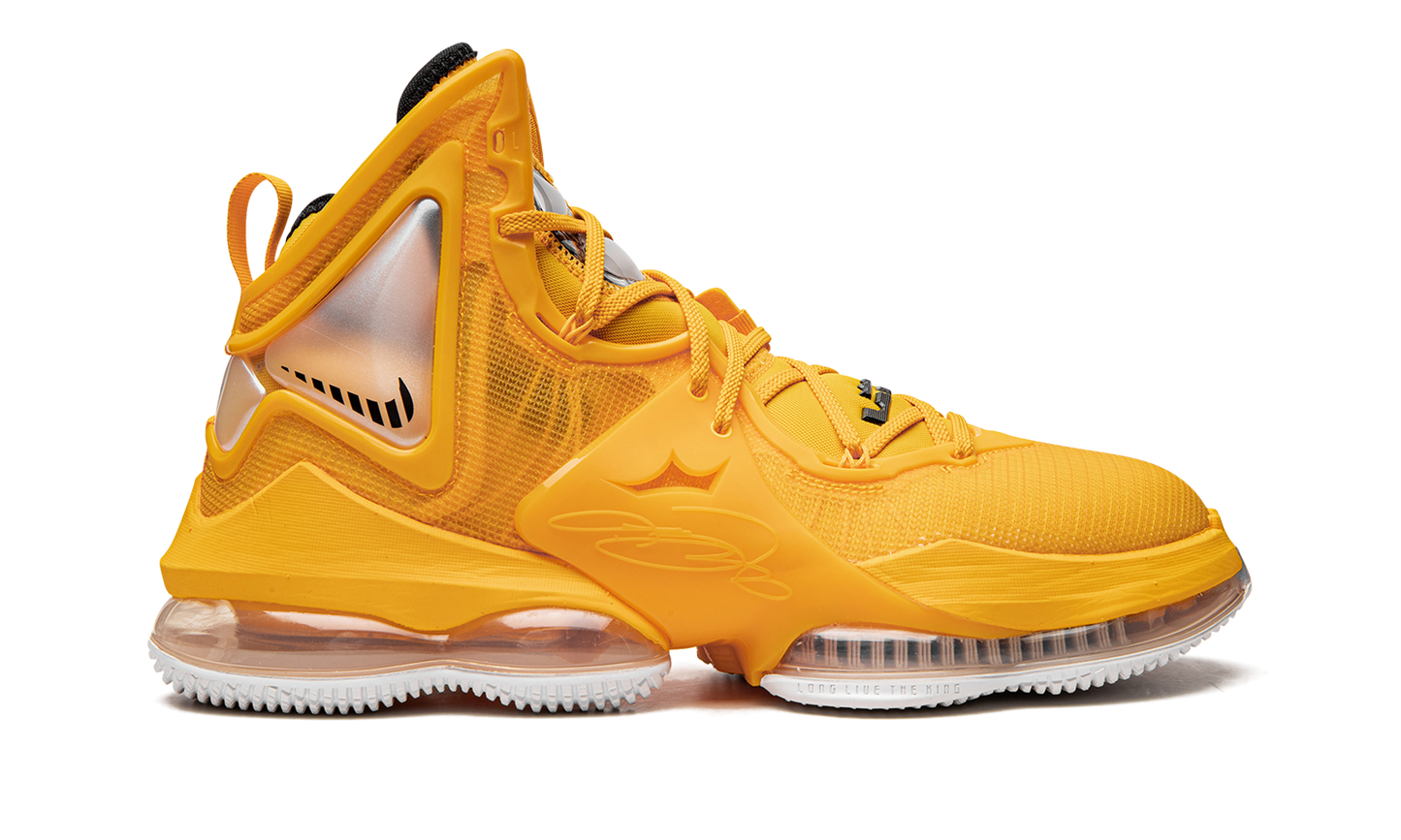 LeBron 19 "Hard Hat" CZ0203 700