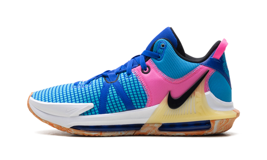 LeBron Witness 7 "Hyper Royal" DM1123 400