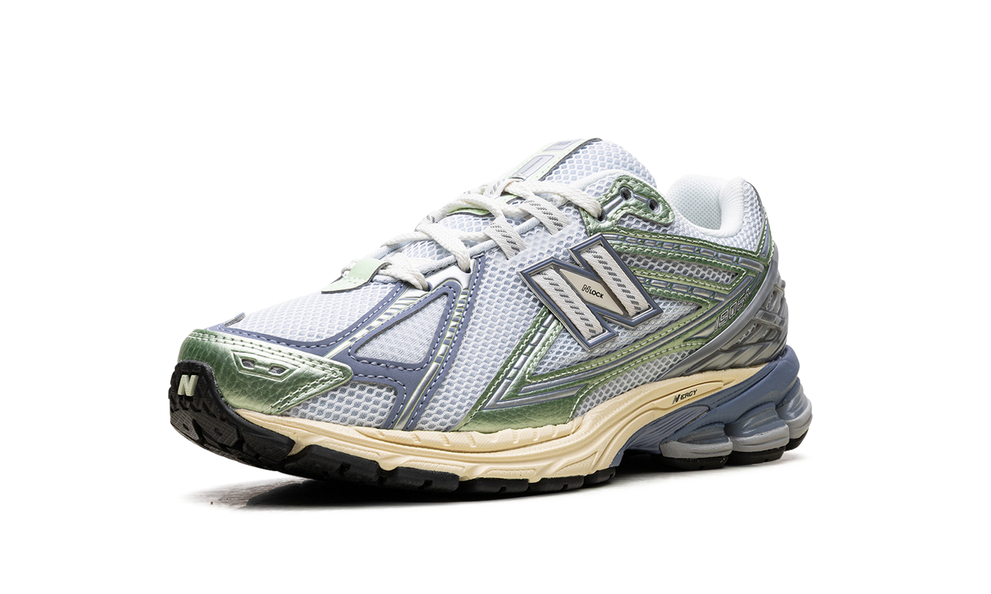 1906R "Metallic Green Blue" U1906RNE