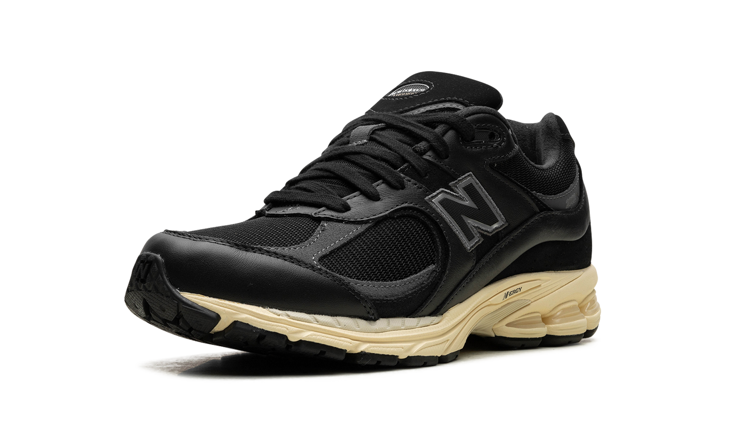 M2002R "Vintage Black White" M2002RIB