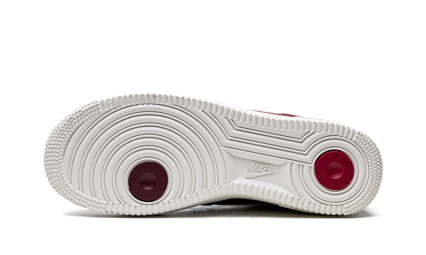 AIR FORCE 1 LO WMNS "Logo Pack - Deep Red" DZ5616 600