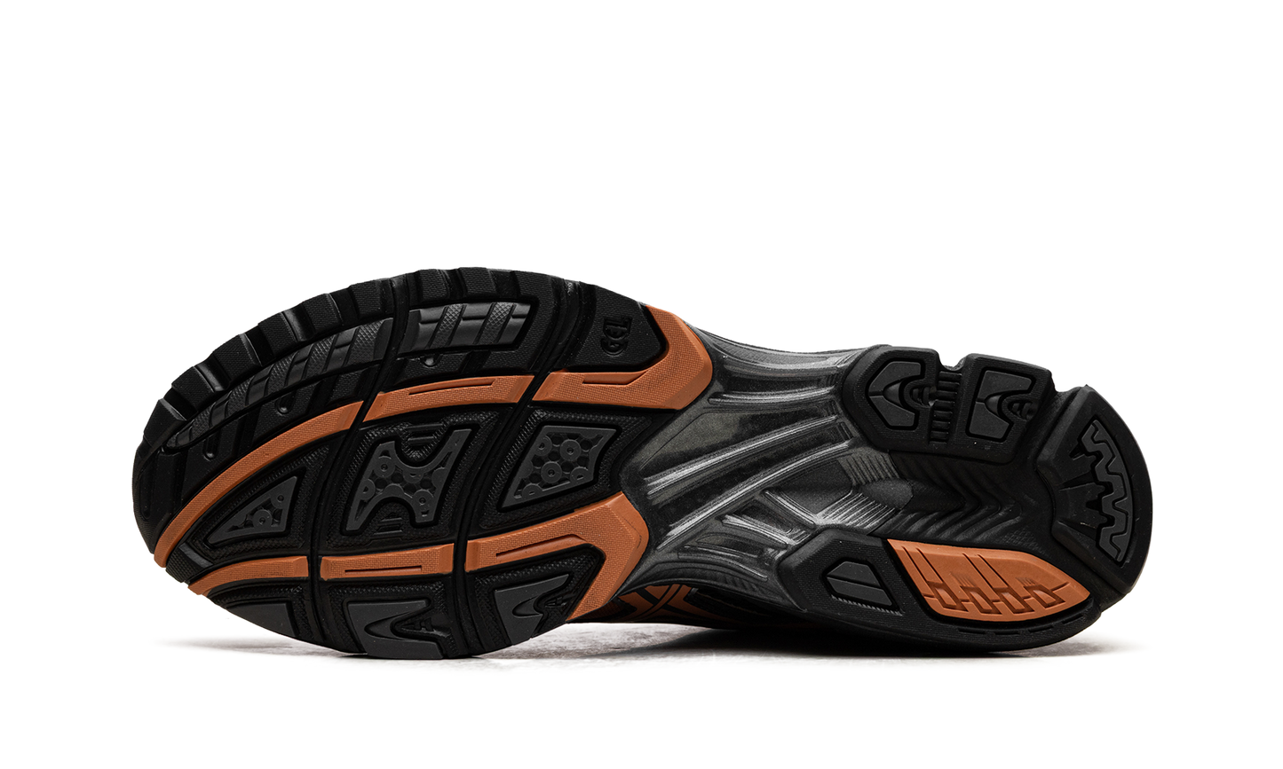 GEL-Nimbus 10.1 "Black Rust Orange" 1203A543 004