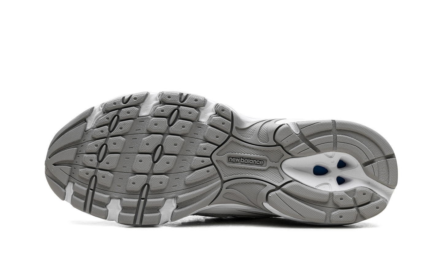 740 "White Silver" U740WM2