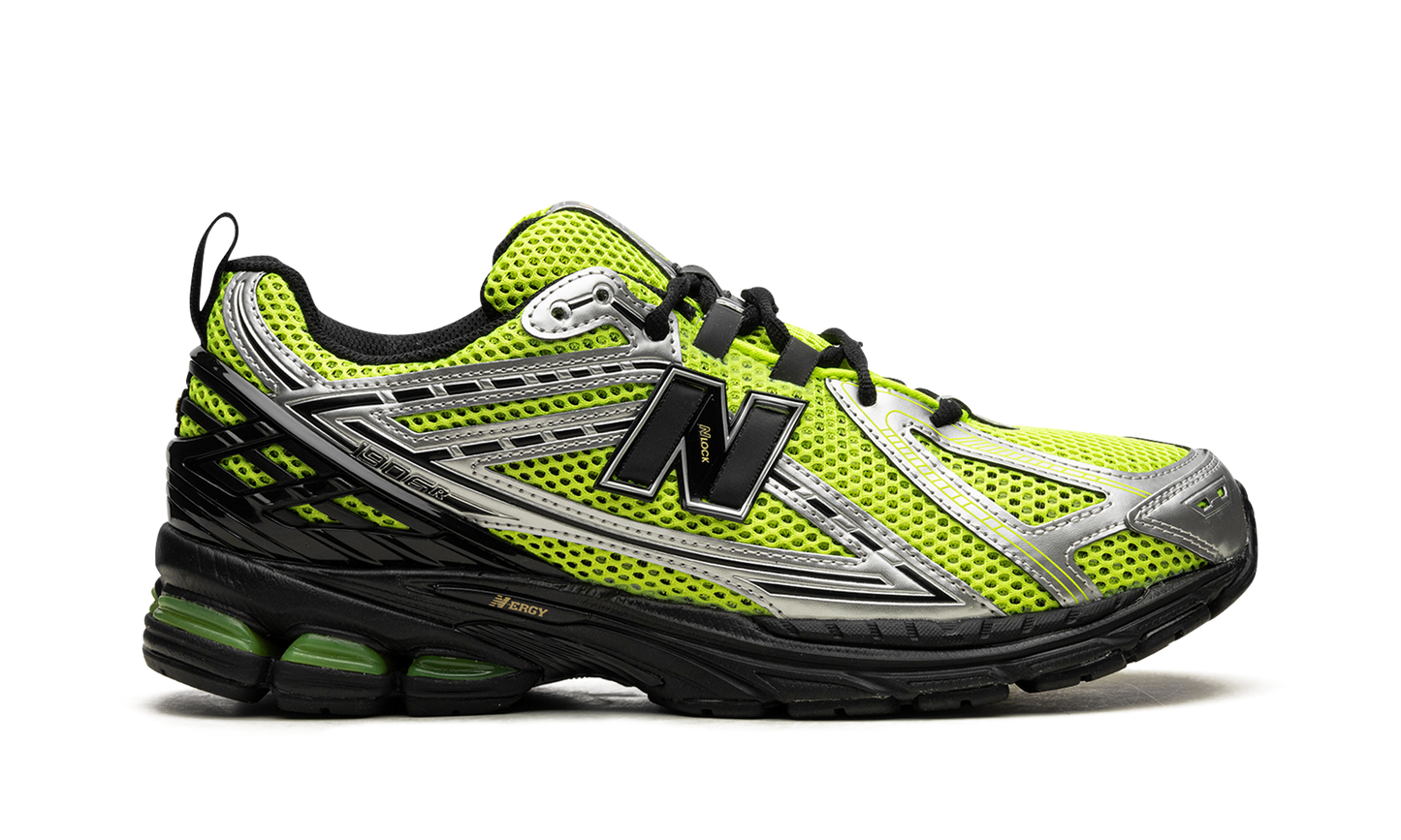 1906R "Volt / Black" M1906RCG