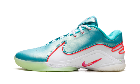 LeBron 22 "Christmas" HV5148 600