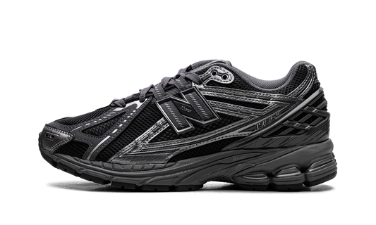 1906R "Phantom Dark Grey Metallic Silver" M1906RES