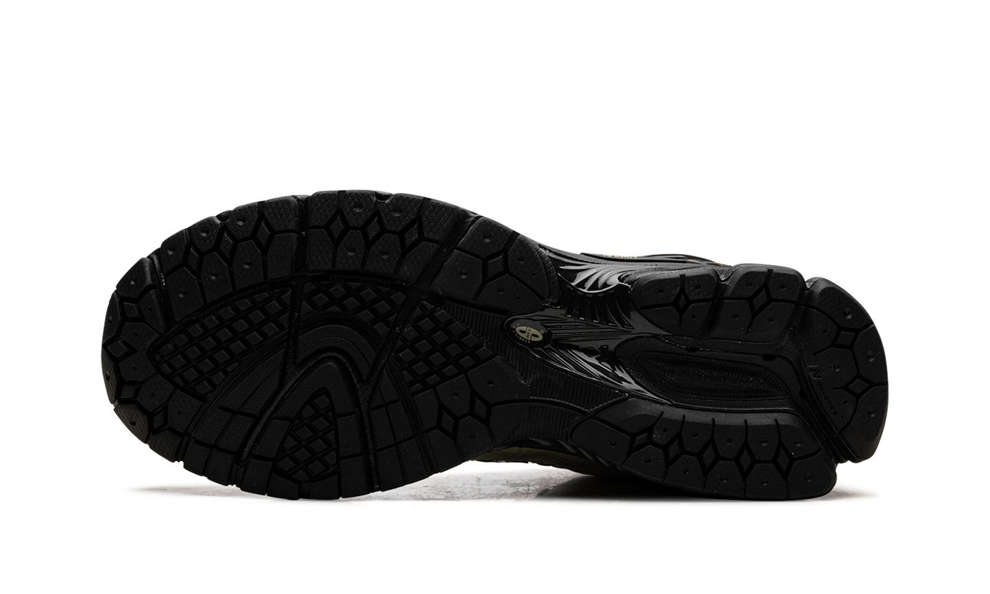 1906R "Pistachio Butter Black" M1906RNP