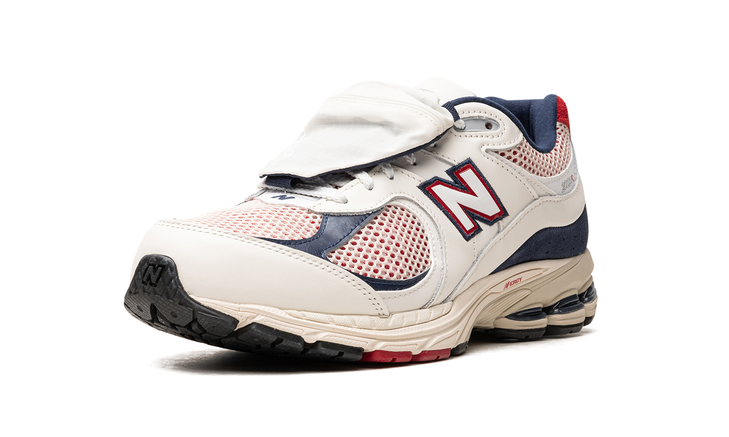 2002R "Sea Salt/Team Red" M2002RVE