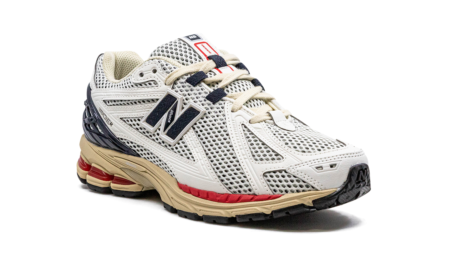 1906R "Sea Salt Eclipse True Red" M1906RR