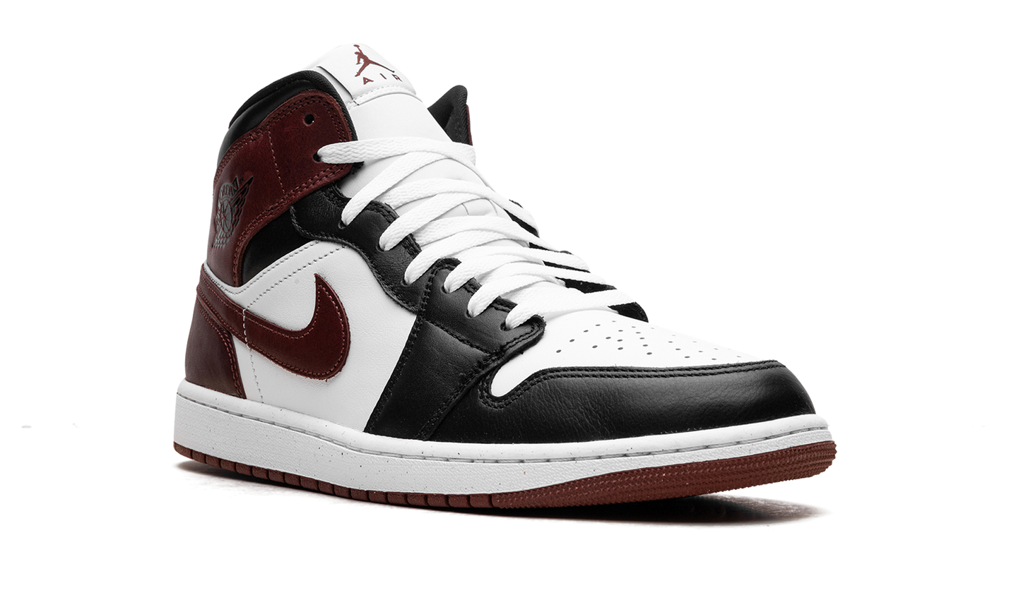 Jordan 1 Mid SE "Dark Pony" HF3216 102