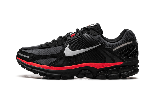 Zoom Vomero 5 "Black Metallic University Red" HV2527 002