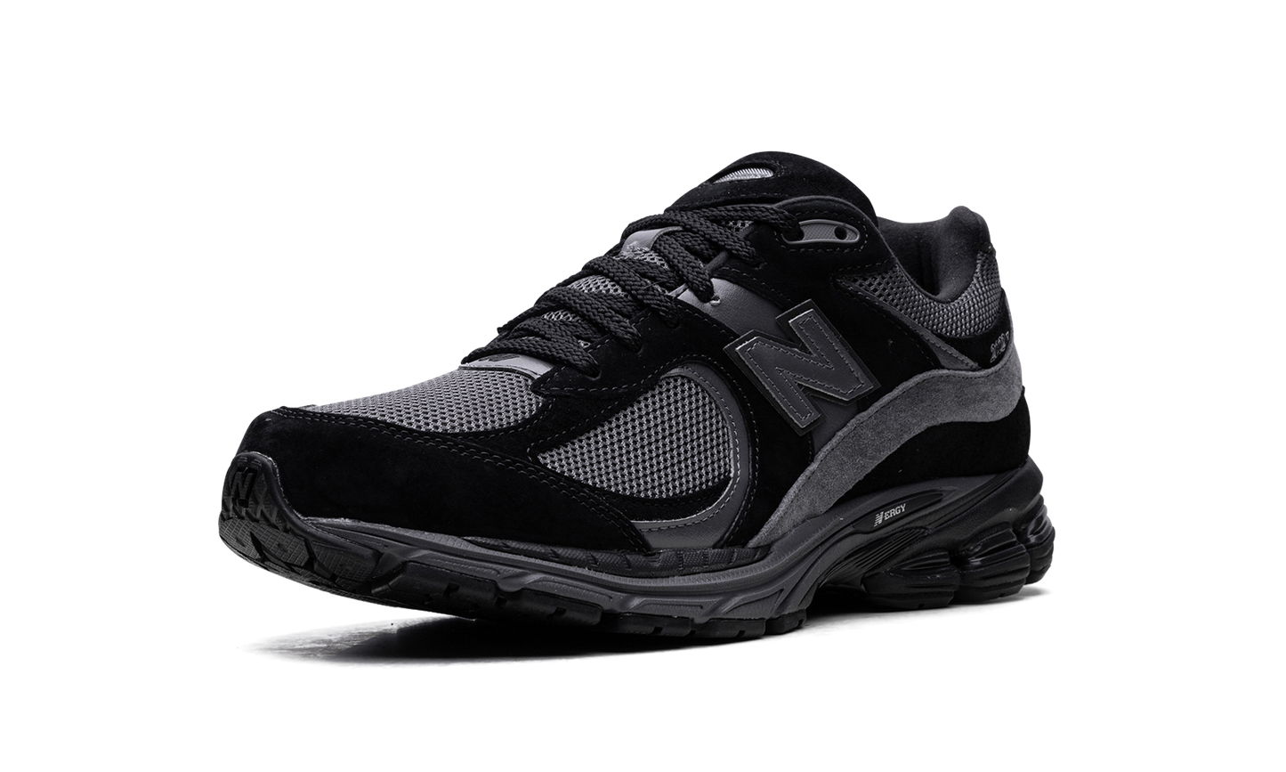 2002R "Black Magnet" M2002RBL