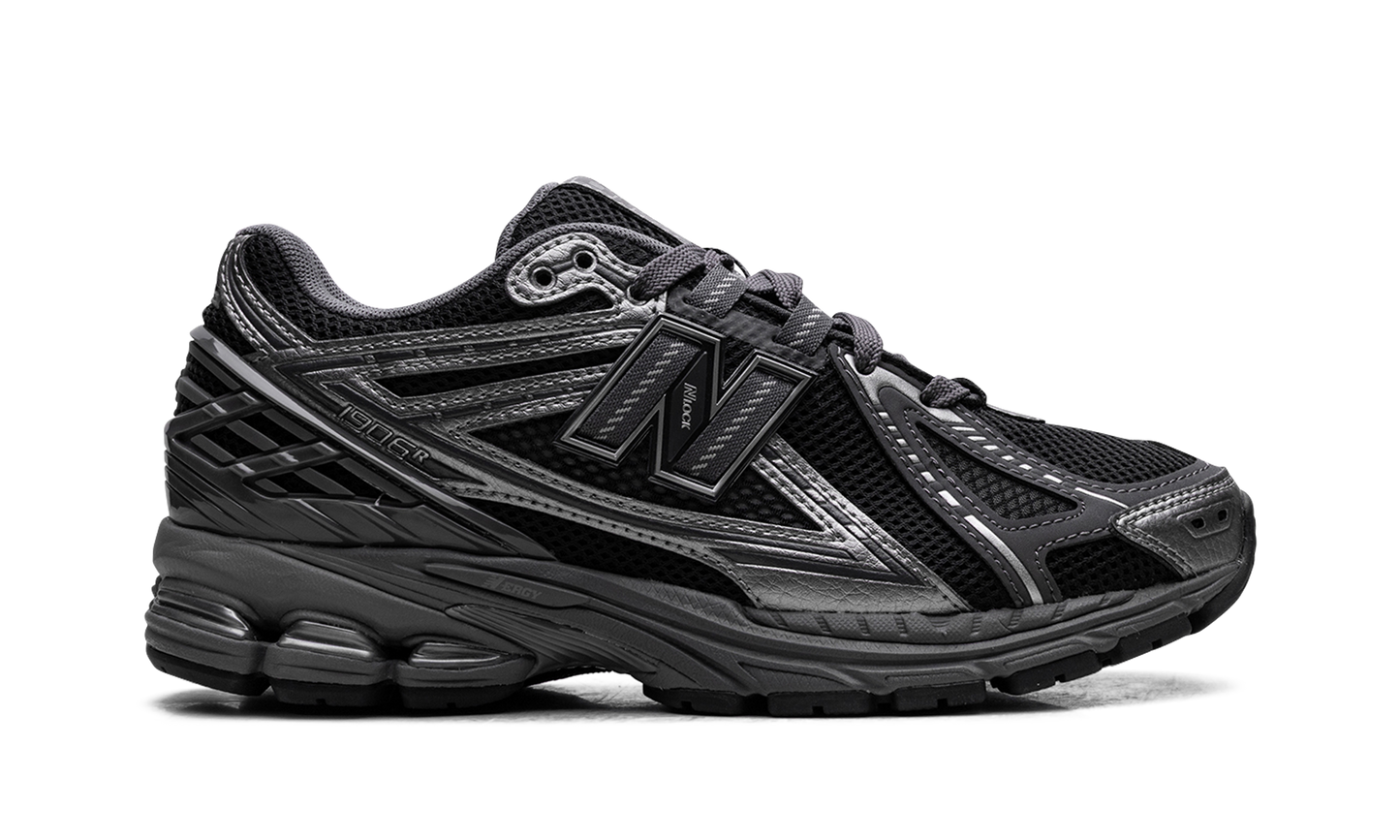 1906R "Phantom Dark Grey Metallic Silver" M1906RES