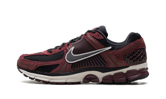 Zoom Vomero 5 "Dark Team Red" HF1553 601