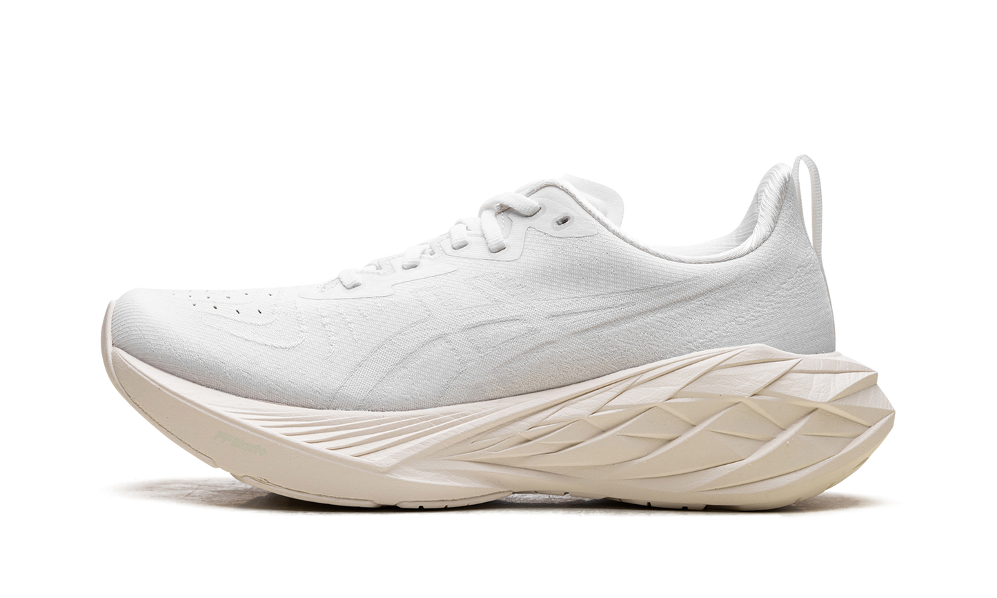 Novablast 4 "White / White" 1011B693 102