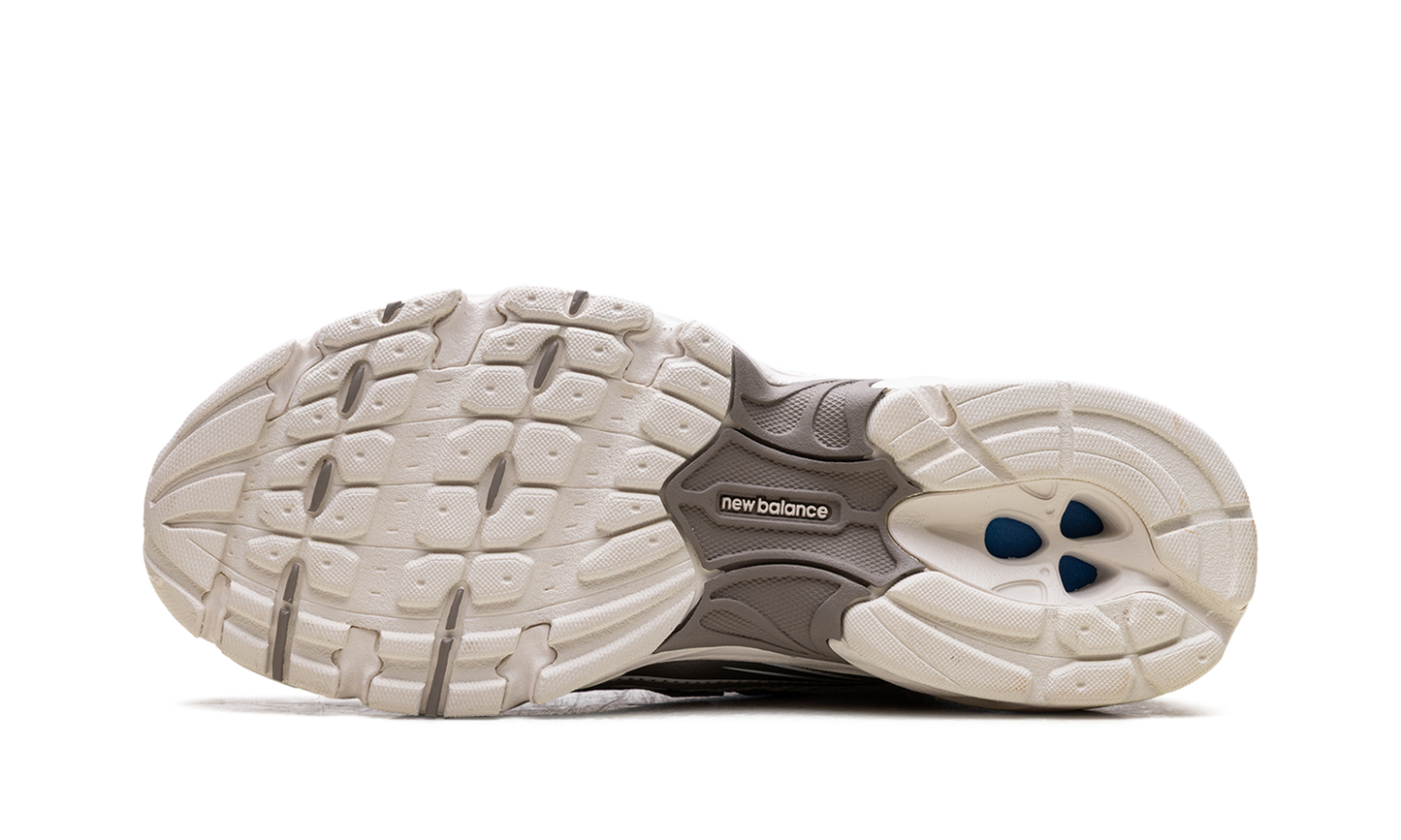 740 "Arid Stone" U740MU2