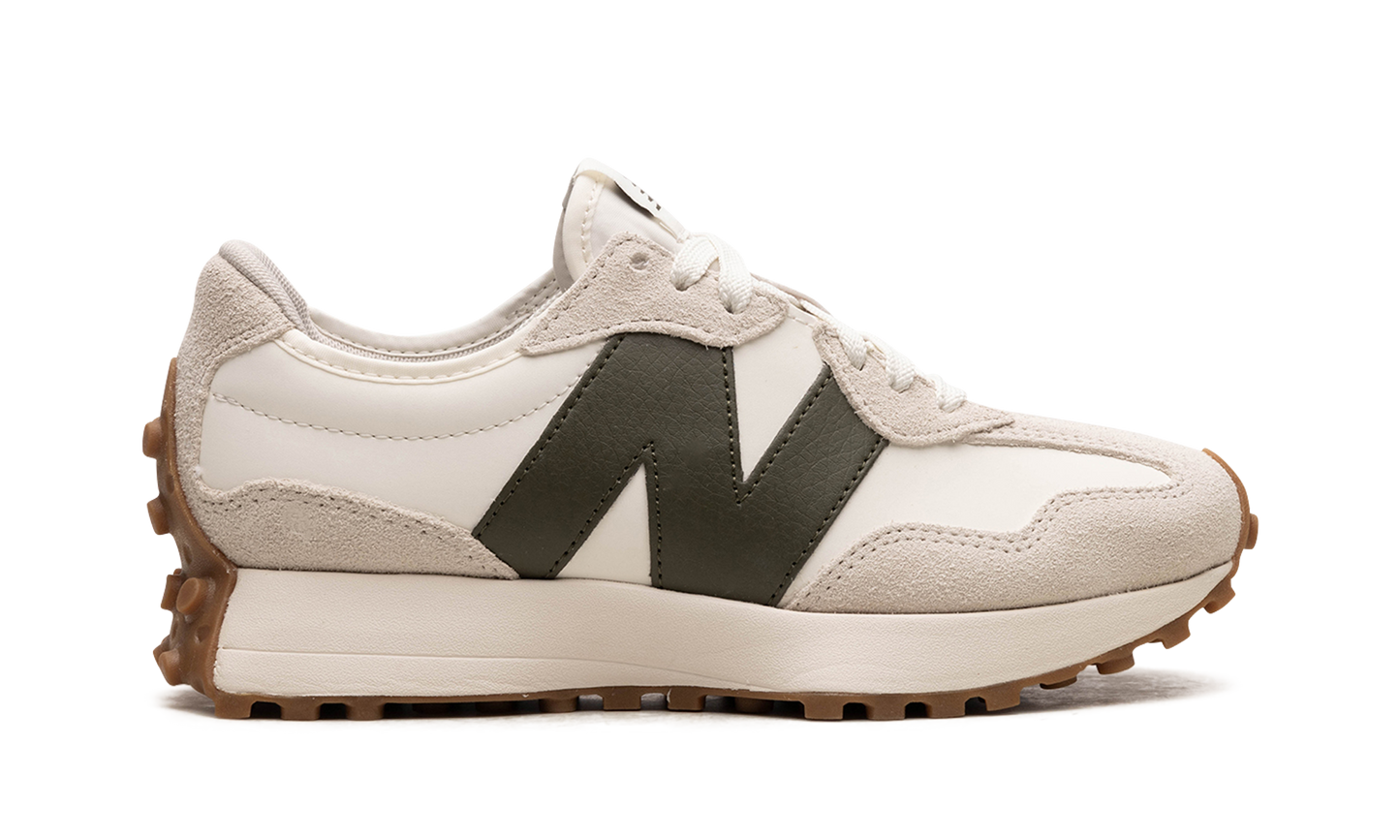 327 "Moonbeam Oak Leaf Green" MS327ASN