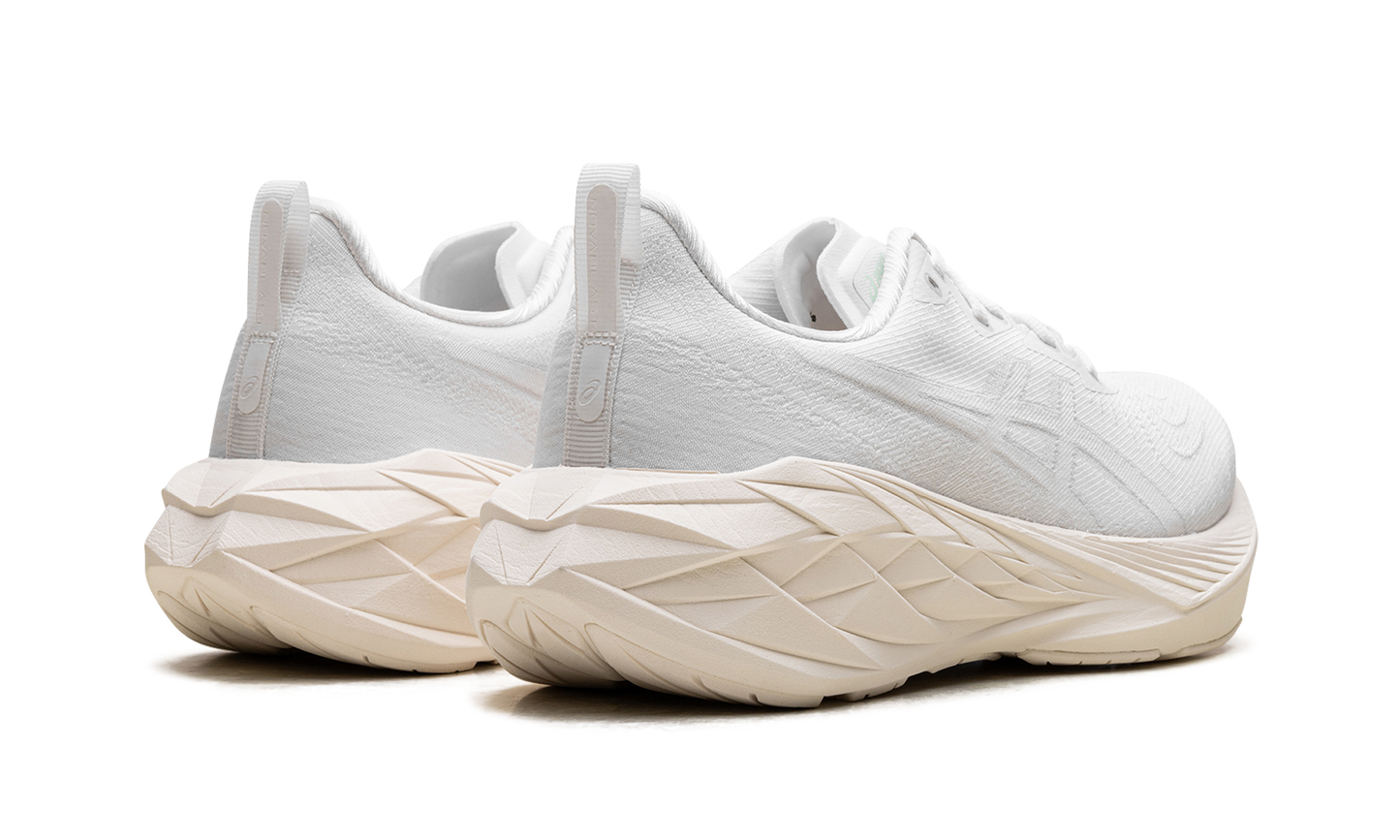 Novablast 4 "White / White" 1011B693 102