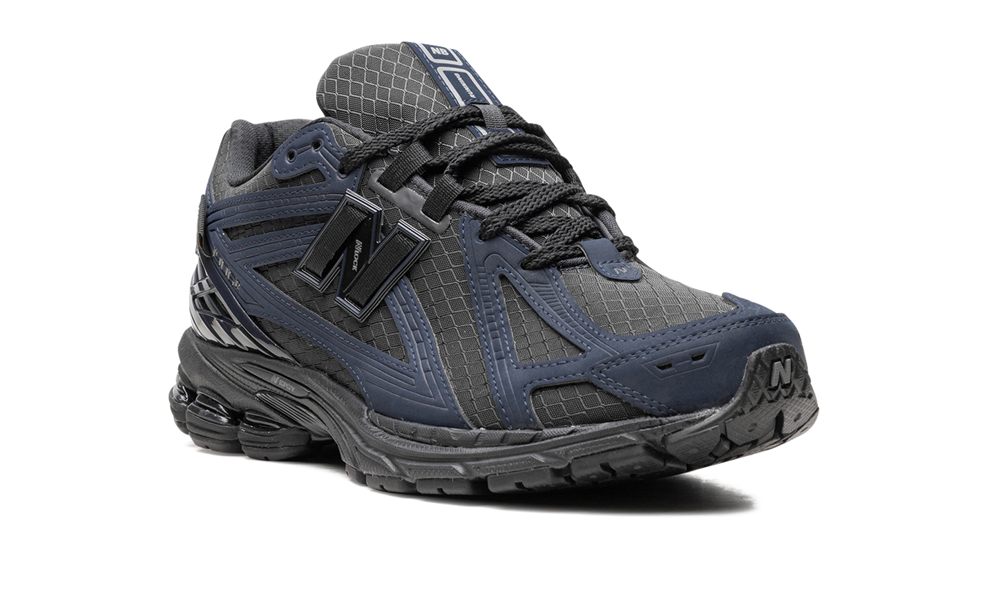 1906R "Outerspace/Black/Black" M1906RWE