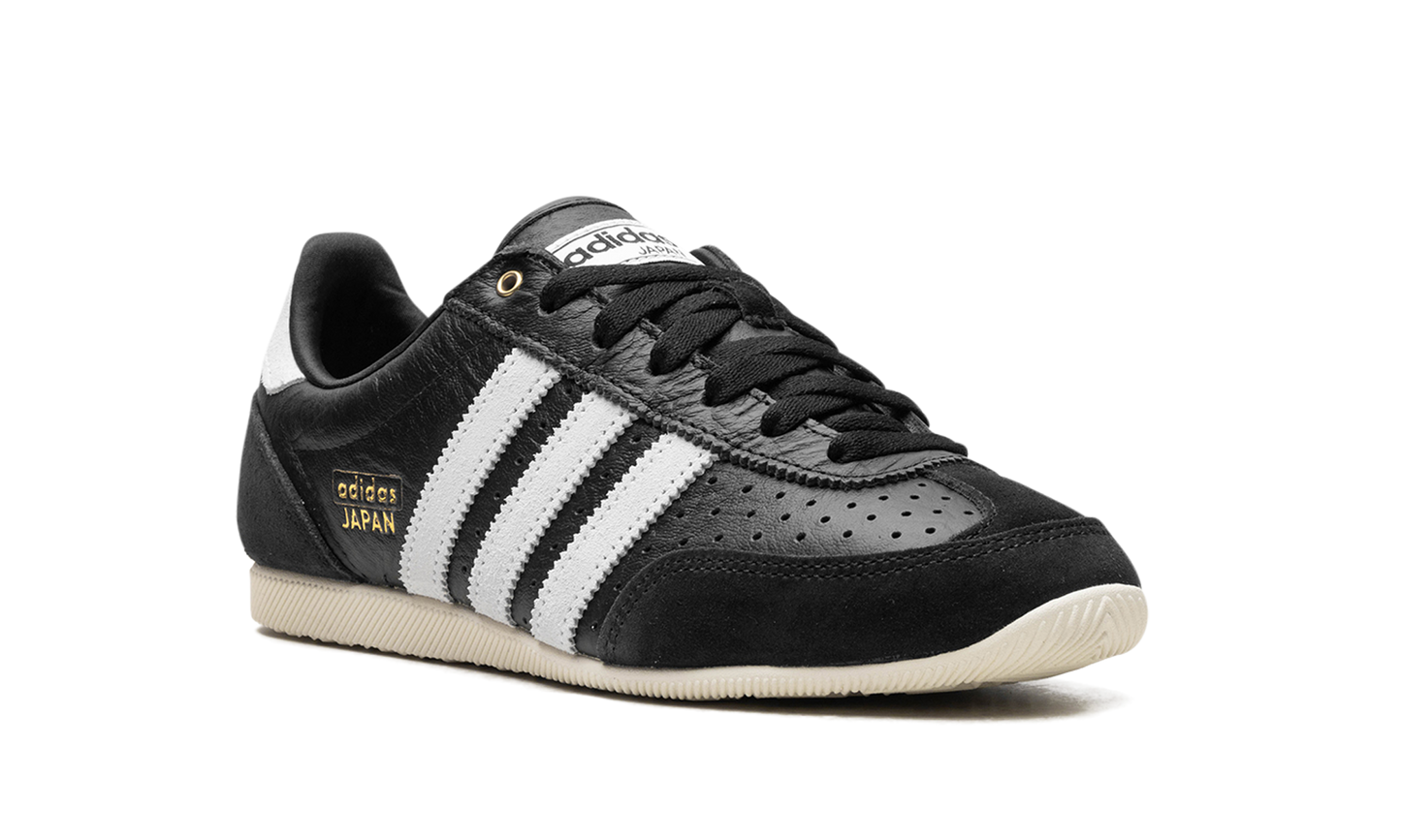 Japan WMNS "Core Black Cloud White" IH5490