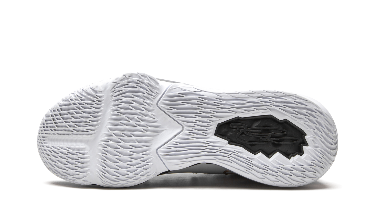 LeBron 17 Low "Black / White / Metallic Gold" CD5007 101