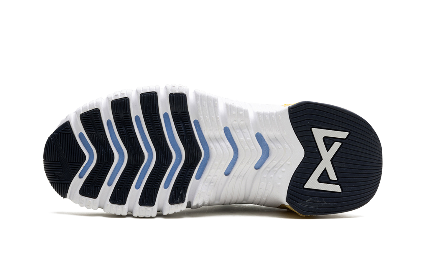 Free Metcon 4 WMNS "Pure Platinum Grey Gold White" CZ0596 049