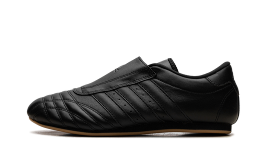 Taekwondo "Core Black / Core Black / Gum" JS4011