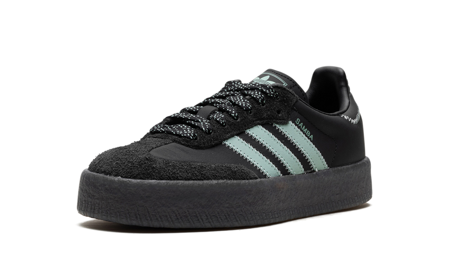 Sambae WMNS "Core Black Haze Green" IE9110