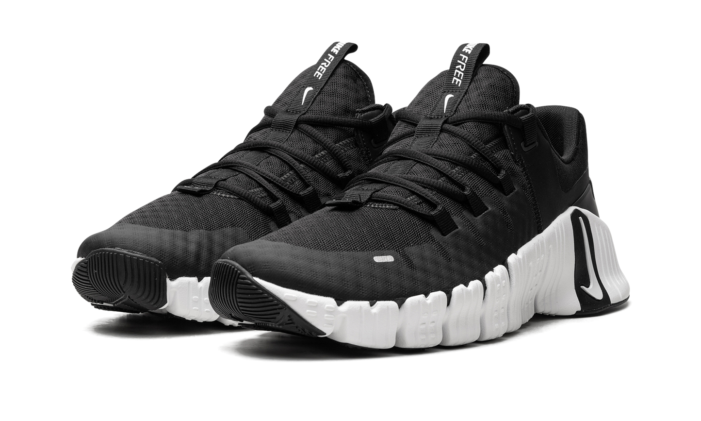 Free Metcon 5 "Black / White" DV3949 001