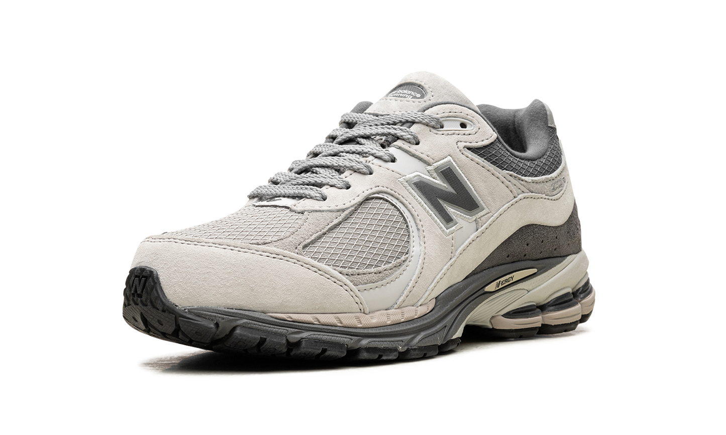 2002R "Raincloud Concrete" M2002RRW