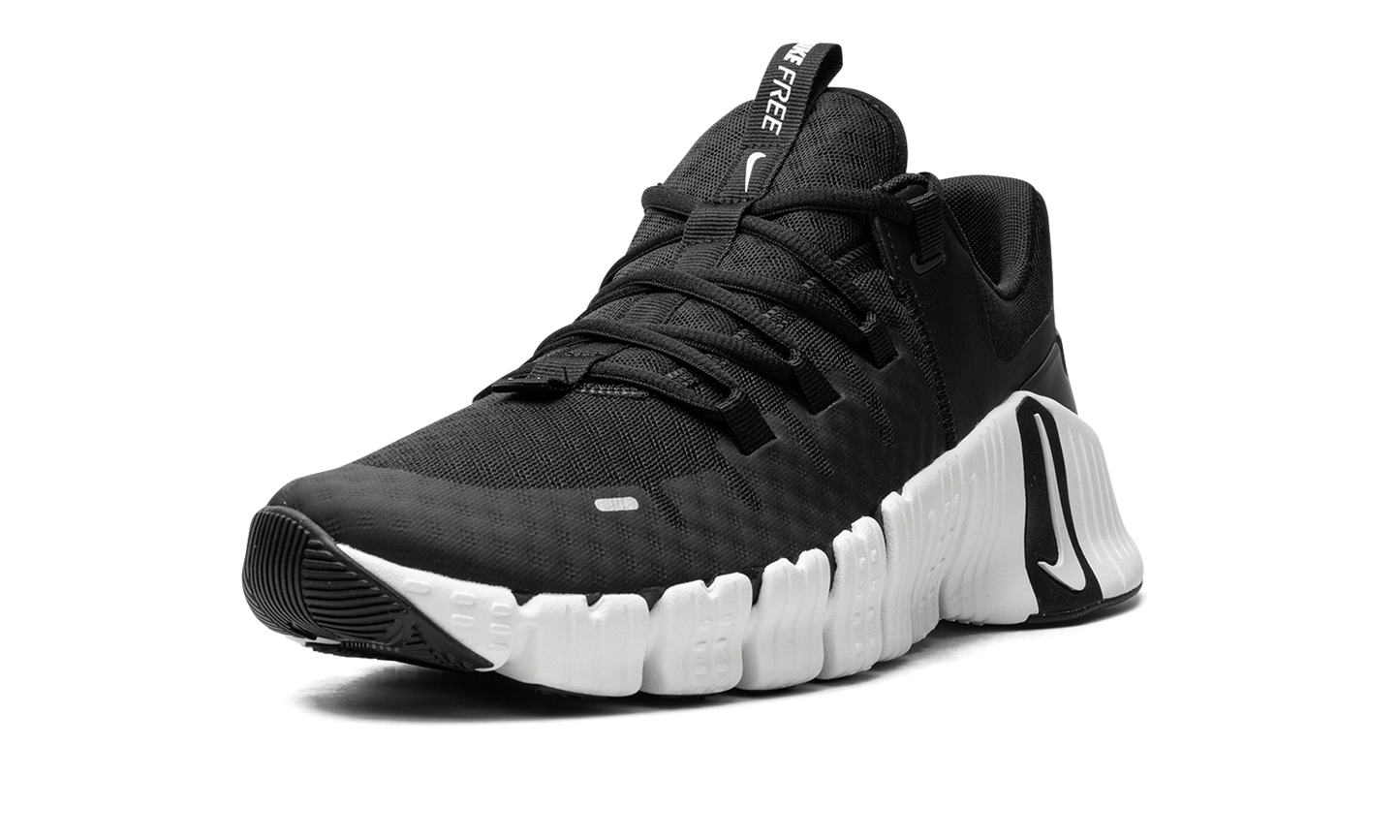 Free Metcon 5 "Black / White" DV3949 001