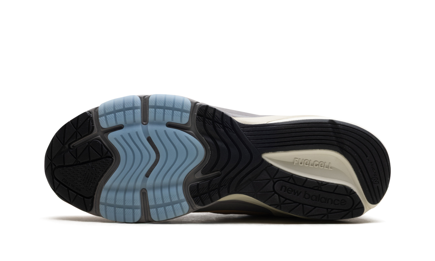 990V6 "Action Bronson - Ainôzama" U990AT6