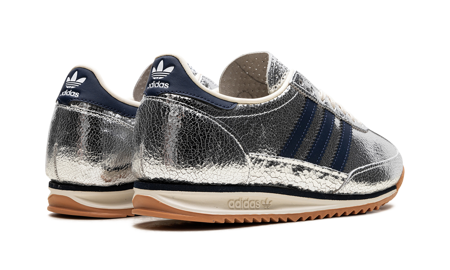 SL 72 OG WMNS "Silver Metallic Collegiate Navy" JH8654
