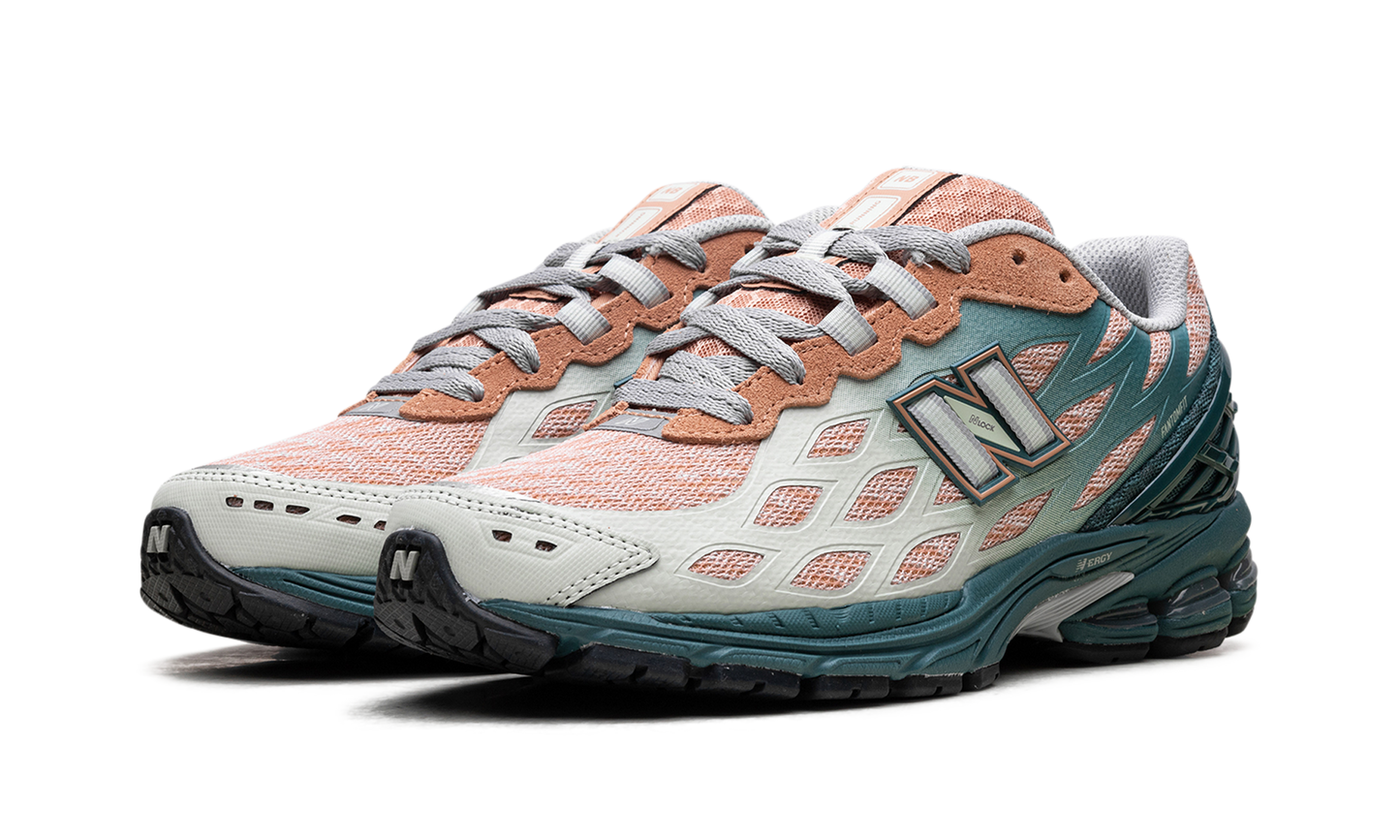 1906W "New Spruce Light Sparrow"