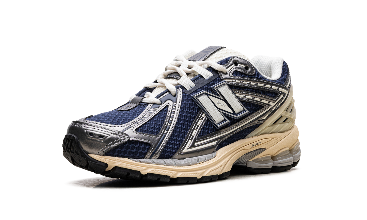 1906R "Vintage Indigo" U1906RCK