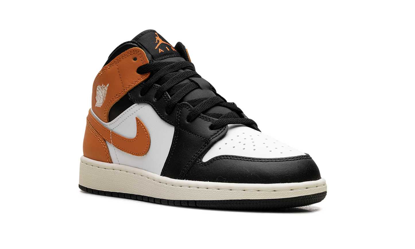 Air Jordan 1 Mid GS "Starfish Black Toe" DQ8423 801