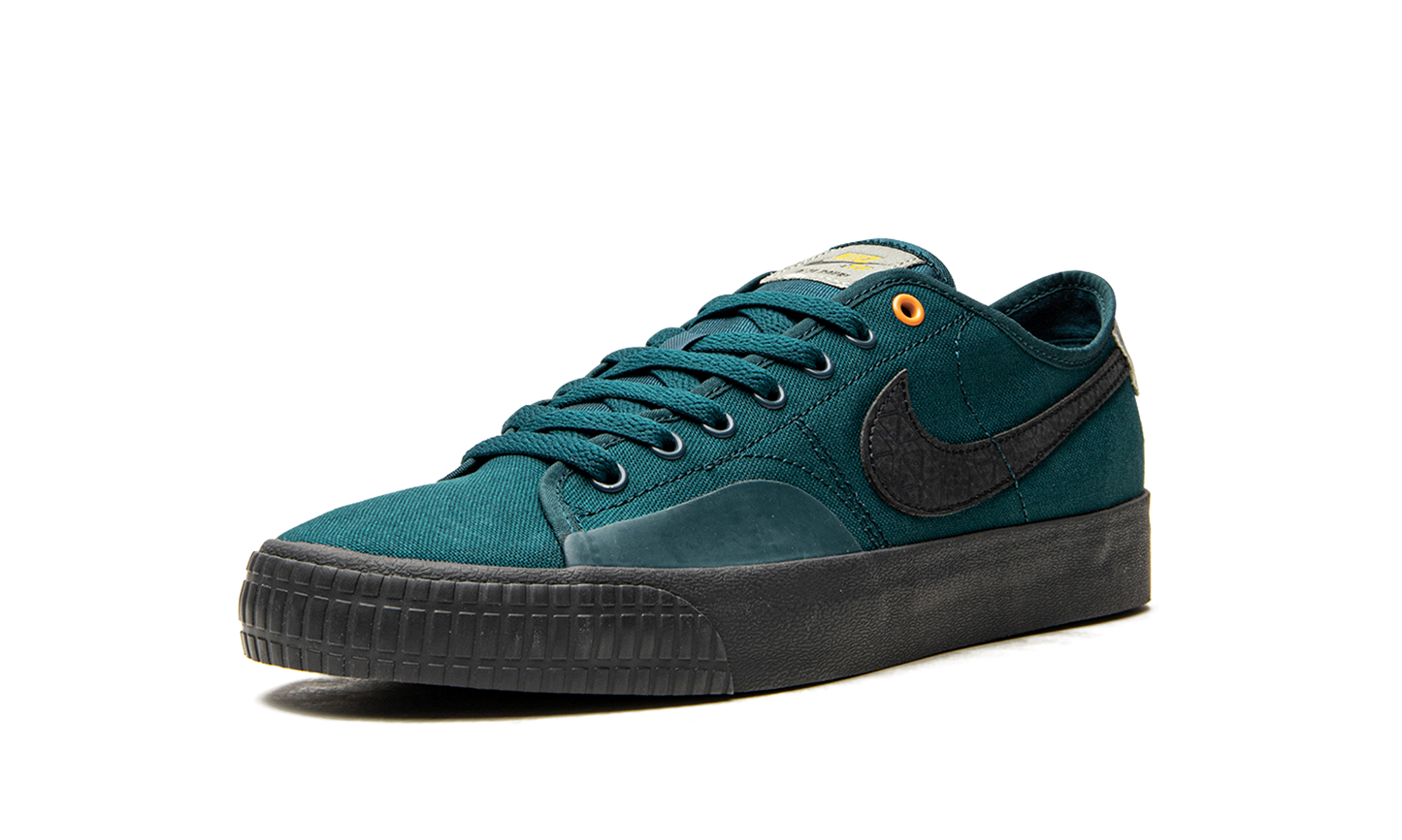 SB Blazer Court "Daan Van Der Linden" CZ5605 301