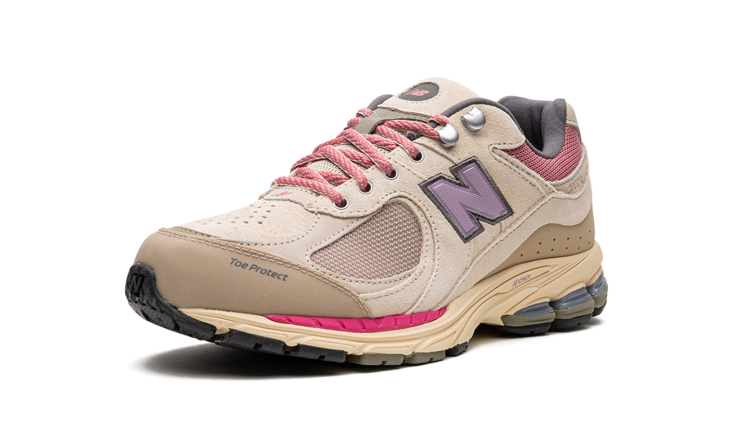 2002R "Hiking Pack - Beige" M2002RWL