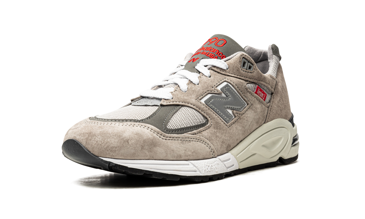 Made in US 990 v2 "Grey / Red" M990VS2