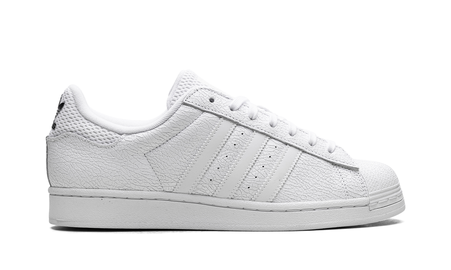 Superstar ADV Vitoria "Cloud White Core Black" JP5705