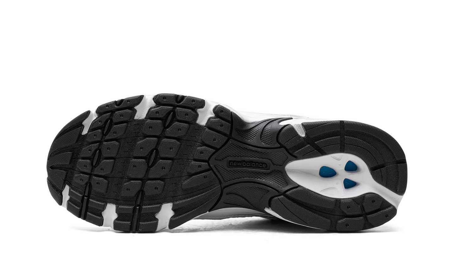 530 "White Silver Metallic" MR530AD