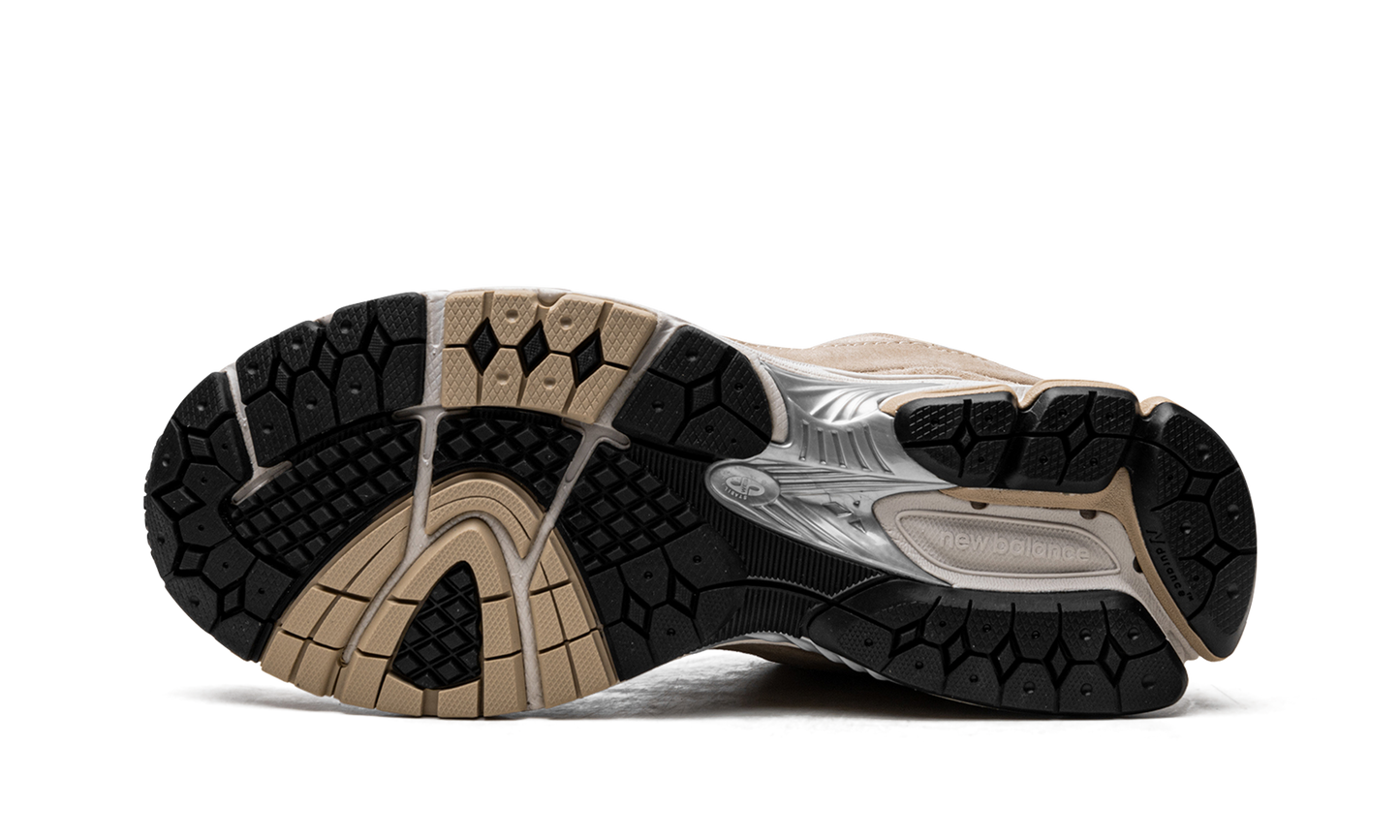 2002R "Beige" ML2002R2