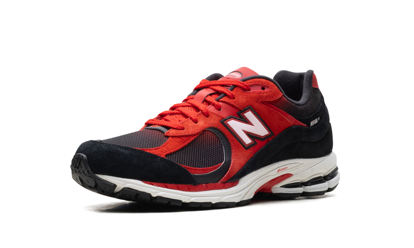 2002R "Black/True Red" U2002RZA