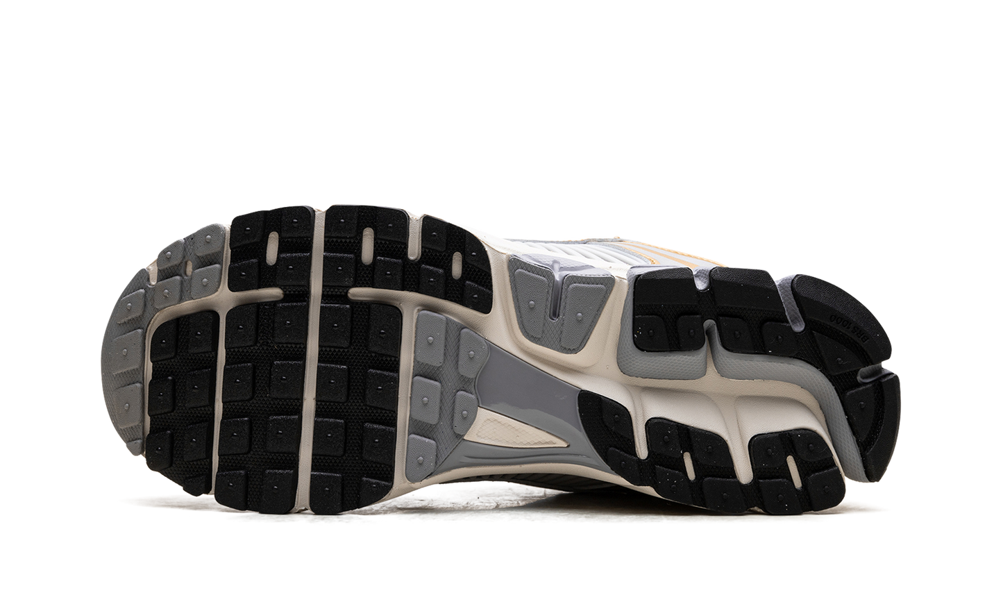 Zoom Vomero 5 "Platinum Tint Metallic Gold" HJ7247 099