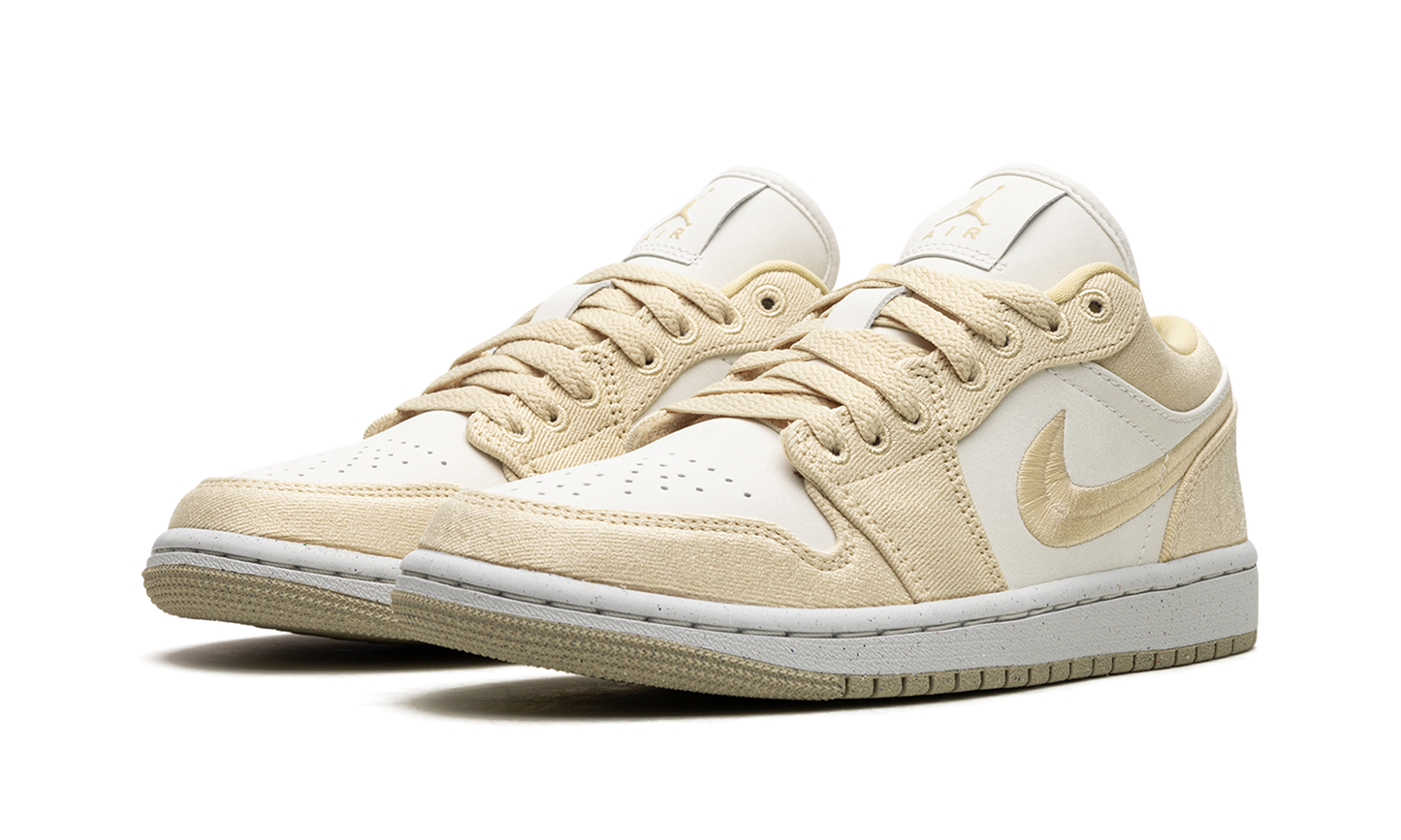 Air Jordan 1 Low WMNS "Team Gold / Sail" FN3722 701