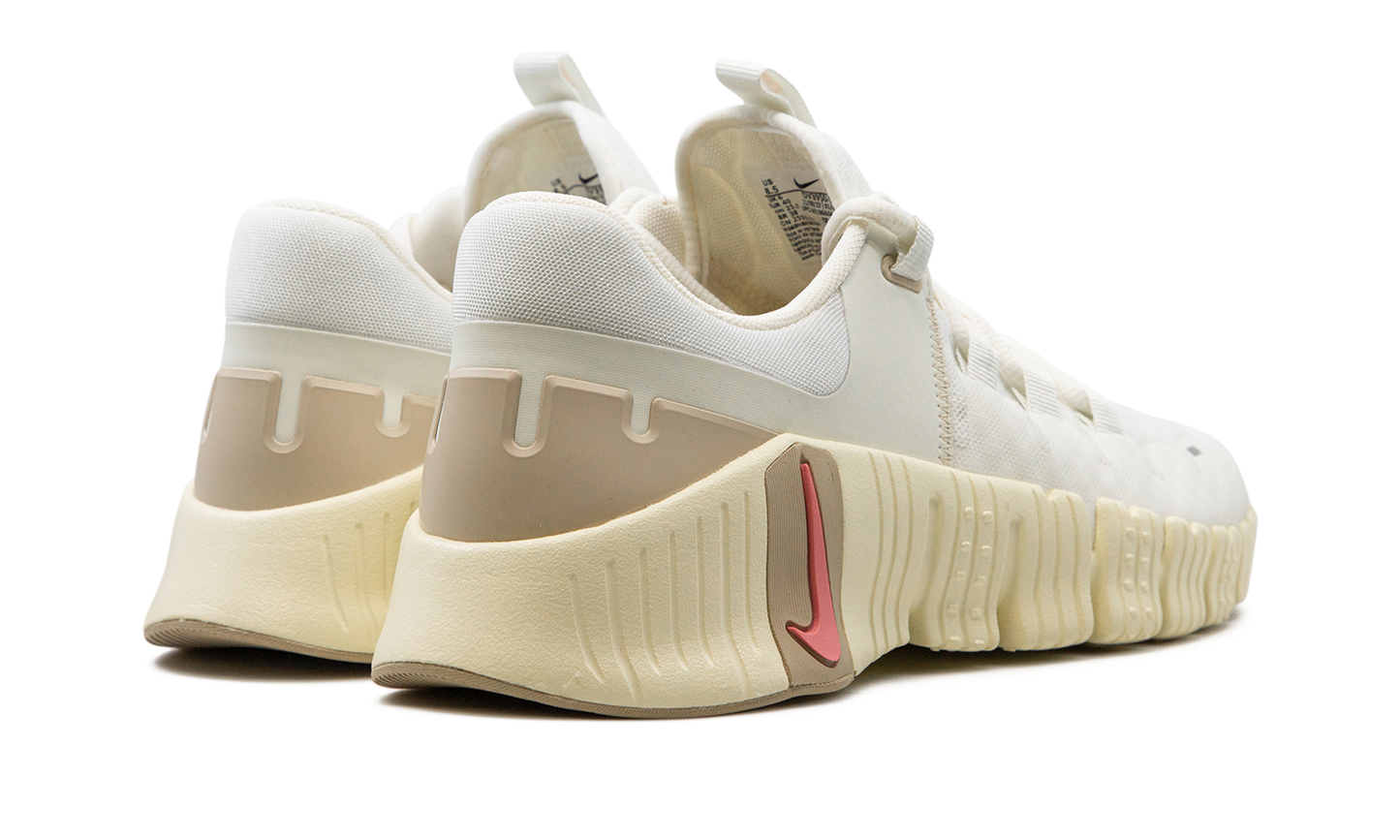 Free Metcon 5 WMNS "Sail Sanddrift" DV3950 100