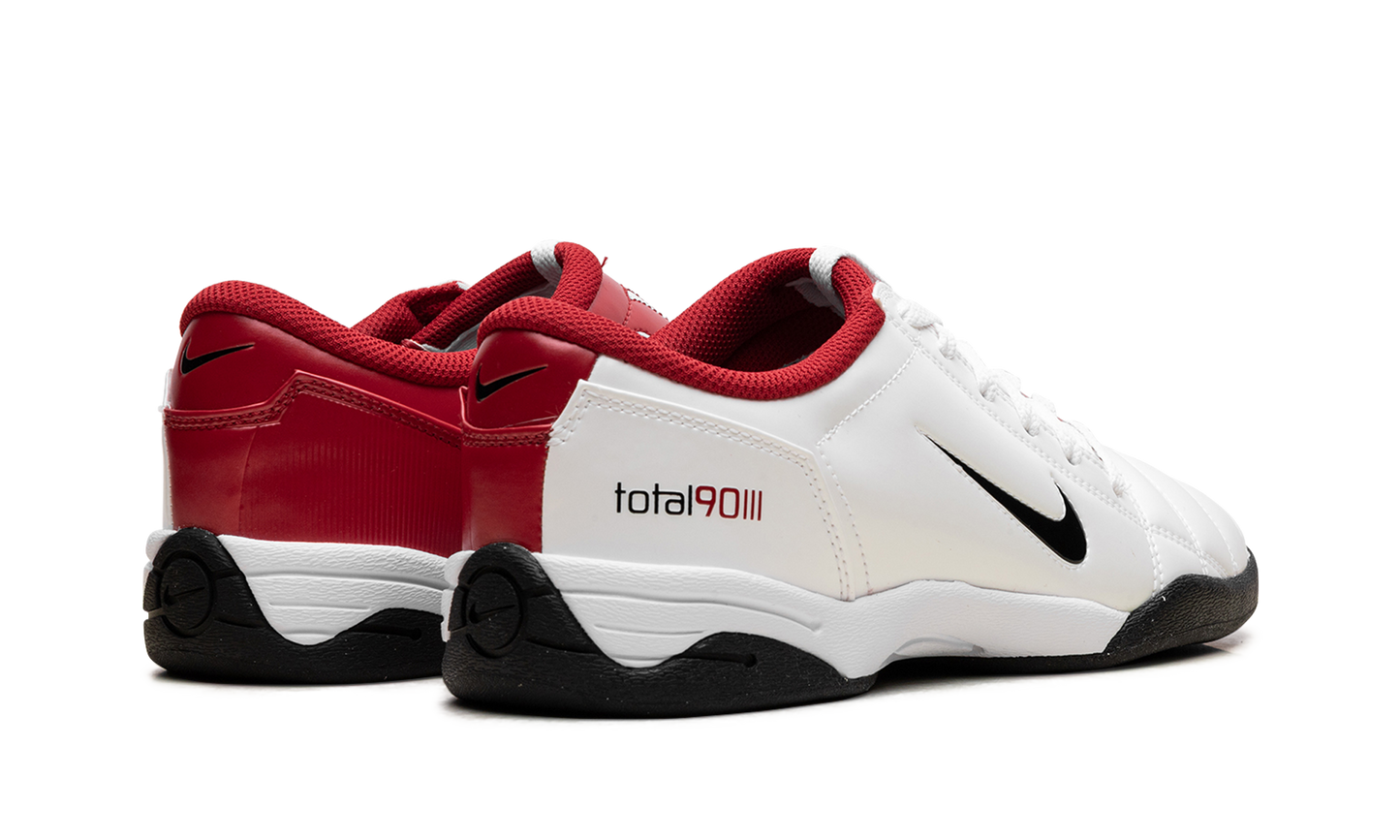 Total 90 III "White / Gym Red" HQ2851 100