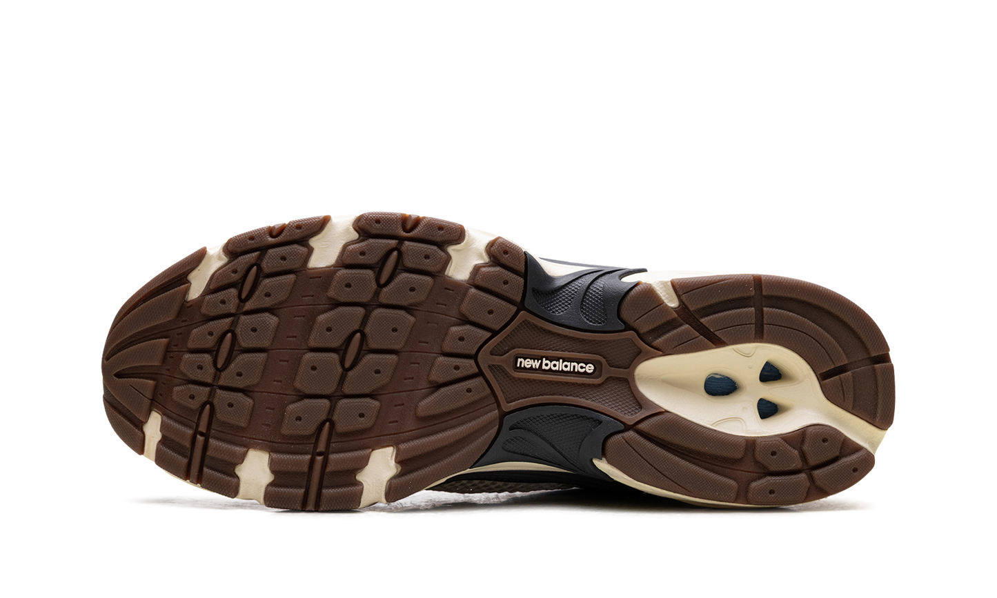 530 "Castlerock Angora Magnet" MR530ACS