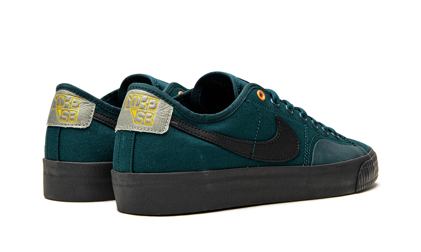 SB Blazer Court "Daan Van Der Linden" CZ5605 301